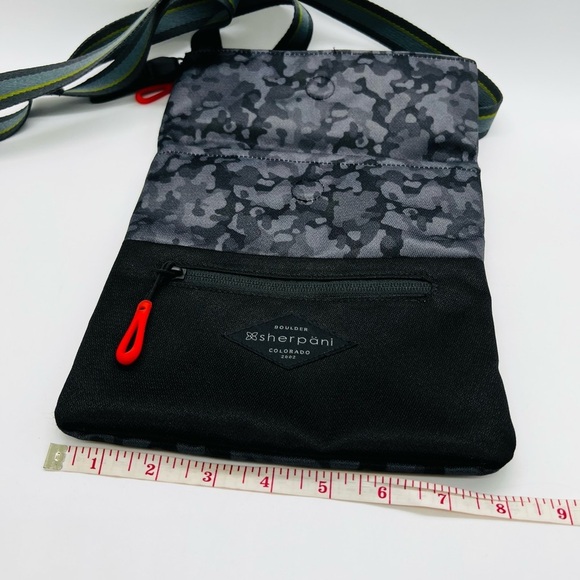 Sherpani Gray and Black Women's Pica Crossbody Bag EUC - Picture 10 of 14